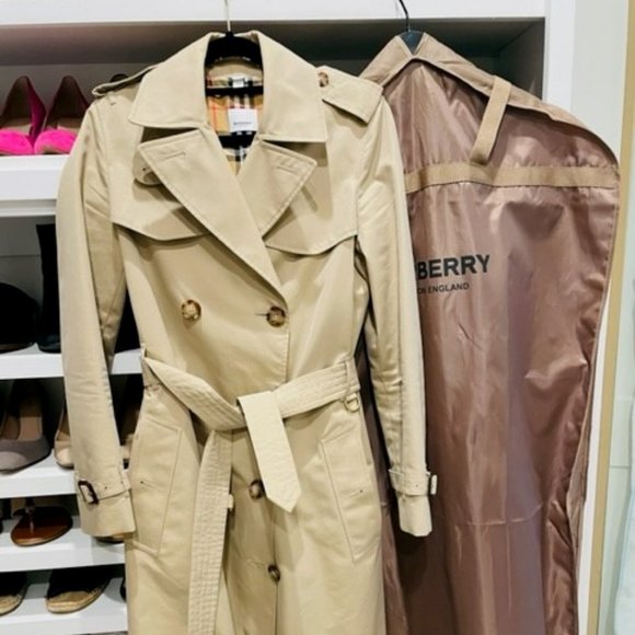 Burberry Jackets & Blazers - *GORGEOUS* Classic Belted Burberry Trench - Size 4